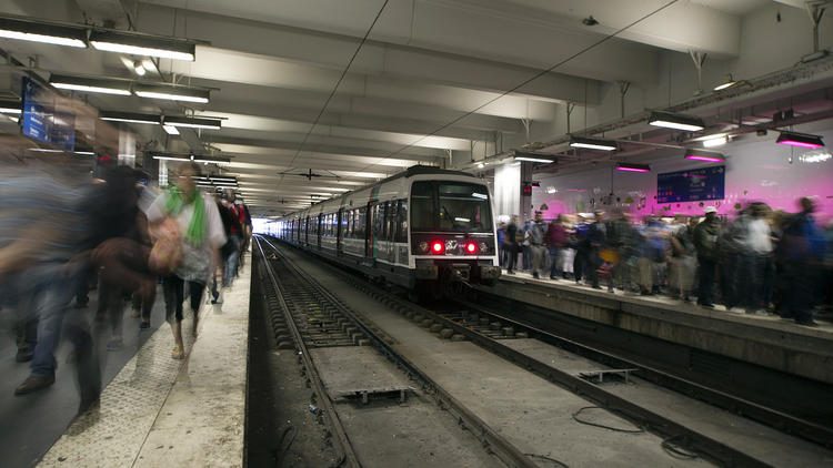 Une dizaine de trains du RER C devraient être supprimés lundi 18 novembre.