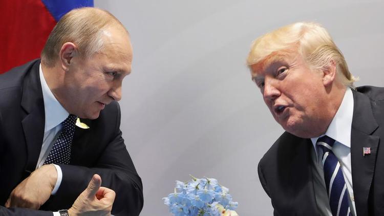 Après la rencontre entre Vladimir Poutine et Donald Trump en juillet 2017 lors du G20 à Hambourg, des responsables des services de renseignement américains ont affirmé que leur président avait peut-être discuté d'informations classifiées avec son homologue russe. 