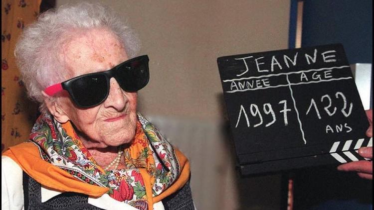 La Française Jeanne Calment détient le record de longévité. Elle est décédée en 1997 à l'âge de 122 ans.
