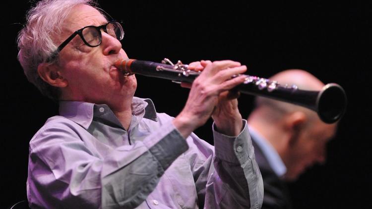 Woody Allen joue avec son "New Orleans Jazz Band" à Westwood, en Californie, le 29 décembre 2011 [Mark Davis / Getty Images/AFP/Archives]