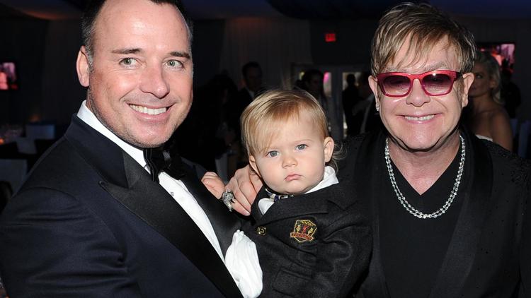 Elton John craint que l'enfance de son fils ne soit "très difficile" car Zachary, âgé de 20 mois, risque d'être confronté à l'homophobie d'une partie de la société et à la renommée de son père, prédit le chanteur britannique dans une interview publiée mardi dans un magazine.[GETTY IMAGES NORTH AMERICA]
