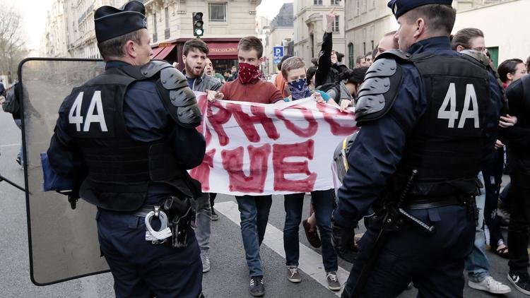Clément Méric (pull rouge) le 17 avril 2013 lors d'une manifestation à Paris  [Jacques Demarthon / AFP/Archives]