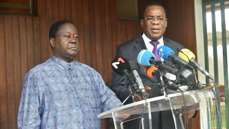 Deux candidats de l'opposition Konan Bédié (g) et Pascal Affi N'Guessan (d), s'expriment pour appeller au boycott de Abidjan, le 15 octobre 2020 [SIA KAMBOU / AFP]
