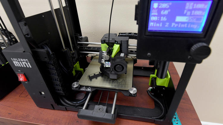 Un homme utilisait deux imprimantes 3D pour produire des armes à feu. 