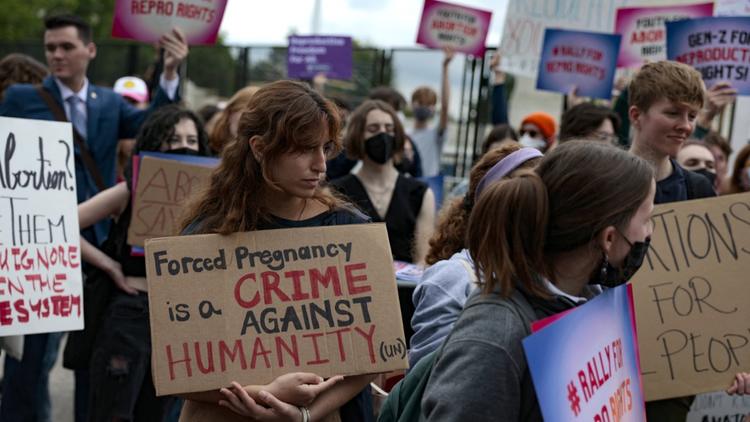 Des manifestations ont éclaté aux États-Unis pour défendre le droit à l'avortement. 