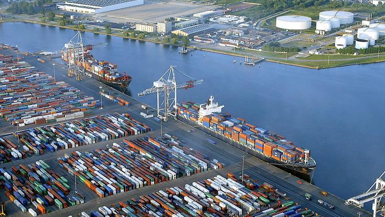 Vue aérienne prise le 07 juillet 2003 du port du Havre, premier port français en terme de trafic de containers [Andre Durand / AFP/Archives]