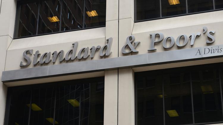 Le logo de l'agence de notation Standard and Poor's sur le fronton du siège de New York [Emmanuel Dunand / AFP/Archives]