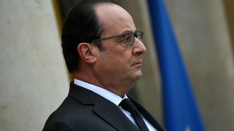 Le président François Hollande sur le perron de l'Elusée le 20 novembre 2015 à Paris [LIONEL BONAVENTURE / AFP]