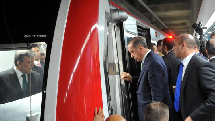 Recep Tayyip Erdogan lors d'une cérémonie d'inauguration le 29 octobre 2013 à la gare Marmaray à Istanbul  [Ozan Kose / AFP/Archives]