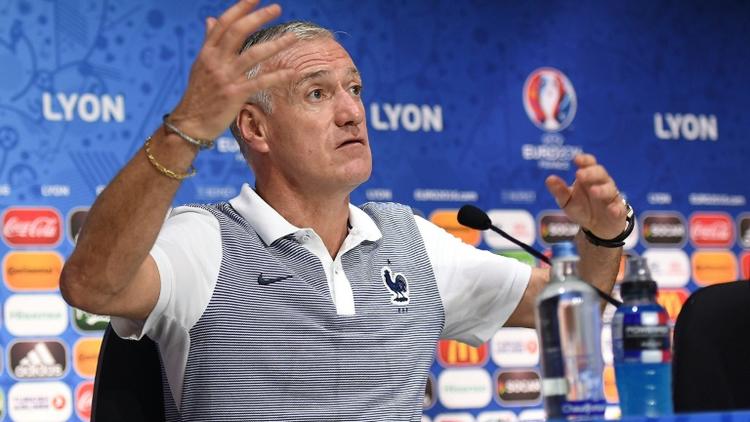 Le sélectionneur de l'équipe de France Didier Deschamps en conférence de presse, le 25 juin 2016 à Lyon [Handout / UEFA/AFP]