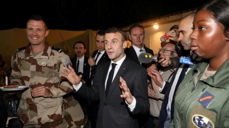 Emmanuel Macron s'adresse aux soldats de la Force Barkhane au centre de commandement de N'Djamena au Tchad, le 22 décembre 2018 [Ludovic MARIN / AFP]