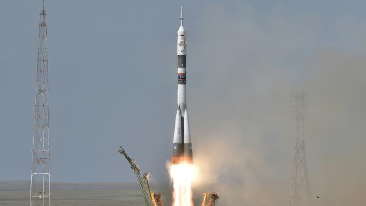 Un vaisseau spatial russe Soyouz décolle de Baïkonour, au Kazakhstan, avec trois astronautes vers la Station spatiale internationale, le 6 juin 2018 [Vyacheslav OSELEDKO / AFP]