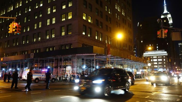 Rue barrée par la police à New York après une explosion qui a fait 25 blessés, dont aucun en danger de mort, samedi 17 septembre 2016 [William EDWARDS / AFP]