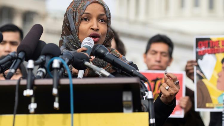 L'élue démocrate du Minnesota, Ilhan Omar, le 7 février 2019 devant le Capitole à Washington  [SAUL LOEB / AFP]