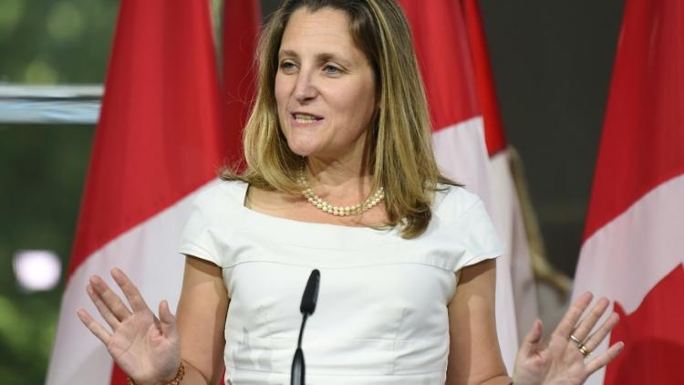 La ministre canadienne des Affaires étrangères, Chrystia Freeland, donne une conférence de presse à l'ambassade du Canada à Washington, le 31 août 2018 [Eric BARADAT                 / AFP]