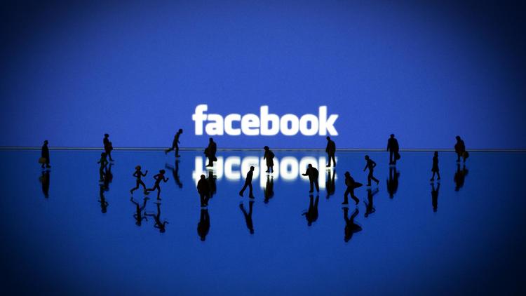 Une installation du géant américain Facebook, le 12 mai 2012 à Paris [Joel Saget / AFP]