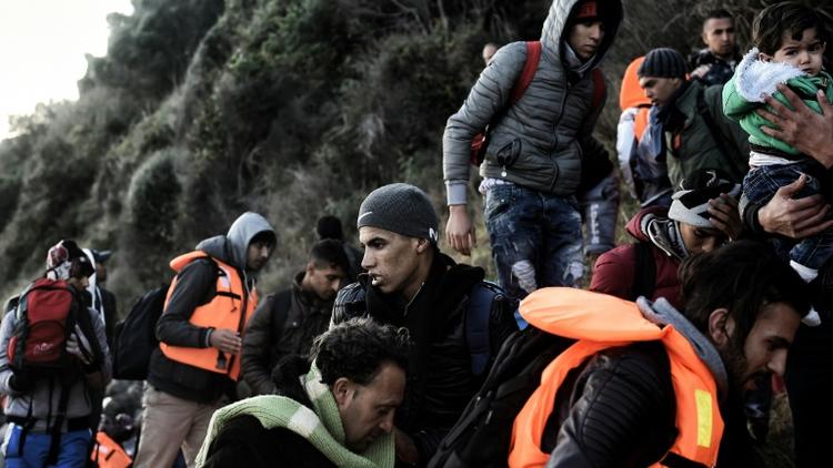 Des migrants à leur arrivée le 9 novembre 2015 sur l'île de Lesbos [ARIS MESSINIS / AFP]