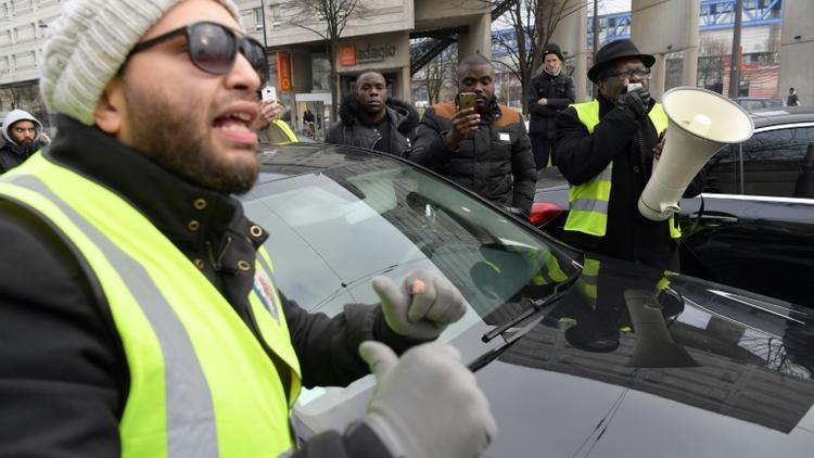 Manifestation de VTC à la Porte de la Villette, le 23 décembre 2016   [Christophe ARCHAMBAULT / AFP]