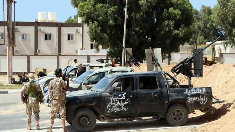 Les forces gouvernementales libyennes prennent position à Syrte, le 11 juin 2016 pour combattre les jihadistes de l'EI [MAHMUD TURKIA / AFP/Archives]