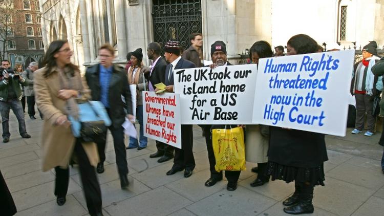 Des Chagossiens manifestent devant la Cour d'appel de Londres, le 5 février 2007 [CARL DE SOUZA / AFP/Archives]