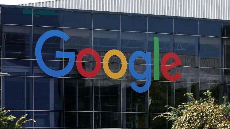 Le nouveau logo de Google au siège de Moutain View, le 2 septembre 2015 en Californie [Justin Sullivan / Getty/AFP/Archives]