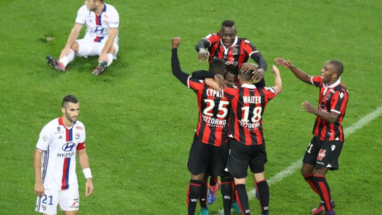 Les Niçois fêtent le but de Jean-Michael Seri contre Lyon, le 14 octobre 2016 à l'Allianz Riviera [VALERY HACHE / AFP]