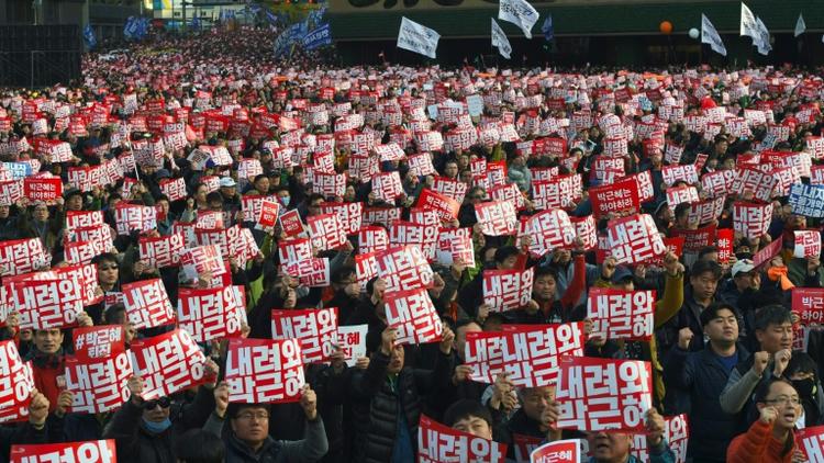 Des dizaines de milliers de Sud-coréens  manifestent le 12 novembre 2016 à Seoul  [JUNG YEON-JE / AFP]