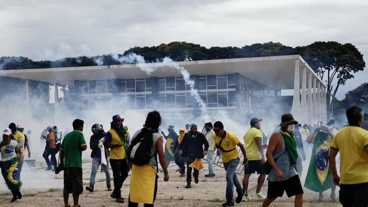 Le 8 janvier 2023, des partisans de Jair Bolsonaro ont envahi les lieux de pouvoir à Brasilia 