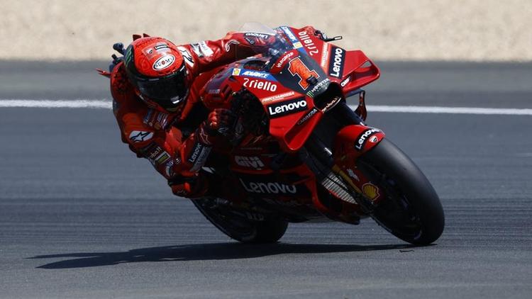 Francesco Bagnaia, champion du monde en titre, occupe la tête du classement du championnat du monde de MotoGP.