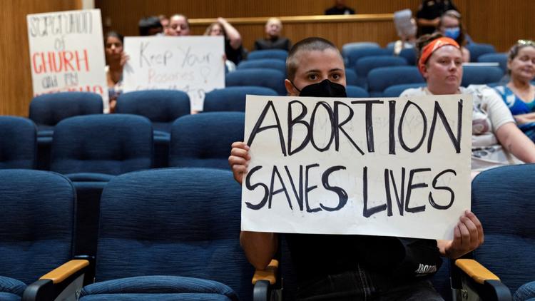 Aux États-Unis, une vingtaine d'États interdisent l'avortement. [REUTERS]