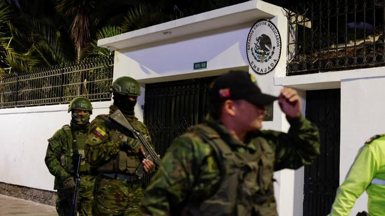 La police équatorienne a effectué un raid dans l'ambassade mexicaine à Quito, vendredi dernier