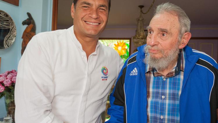 Le père de la Révolution cubaine Fidel Castro et le président équatorien Rafael Correa, le 29 janvier 2014 à Cuba [ / www.cubadebate.cu/AFP]