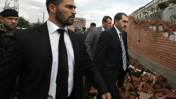 Le dirigeant de l'Ingouchie, Iounous-Bek Evkourov, sur le lieu d'une attaque terroriste le 22 août 2009 à Nazran [Kazbek Basayev / AFP/Archives]
