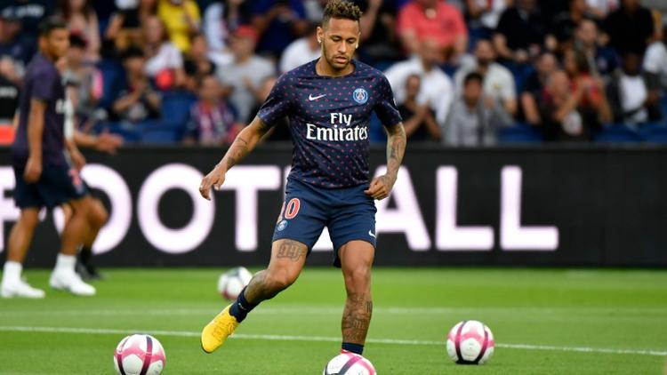 L'attaquant du PSG Neymar à l'échauffement avant le match face à Caen le 12 août 2018 [GERARD JULIEN / AFP]