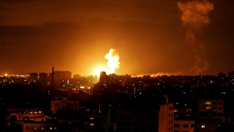 Raid aérien de l'armée israélienne sur la bande de Gaza, dans les territoires palestiniens, le 27 octobre 2018 [MAHMUD HAMS / AFP]