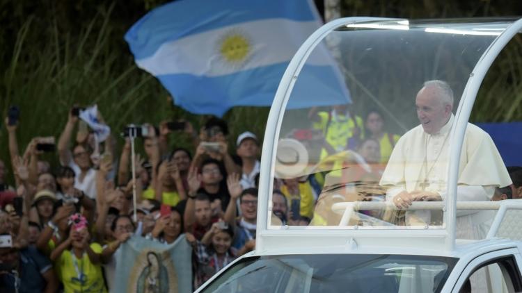 Le pape François dans les rues de Panama le 23 janvier 2019. [RAUL ARBOLEDA / AFP]