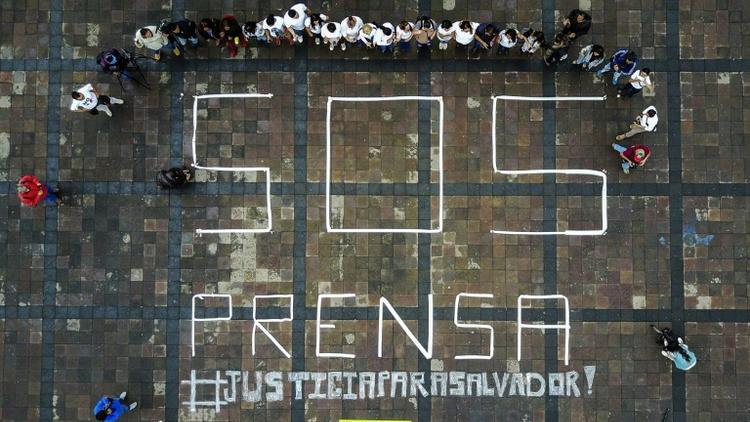 Des journalistes protestent contre la mort d'un de leurs collègues, le 28 juin 2017 à Morelia, au Mexique [ENRIQUE CASTRO / AFP]