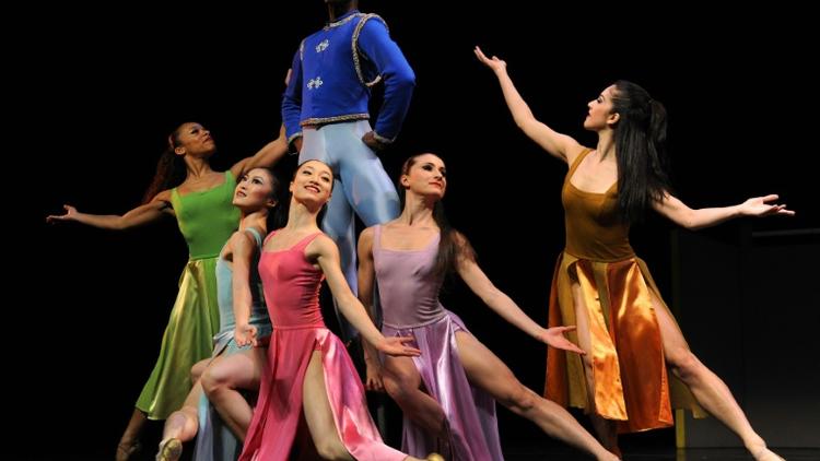 Les danseurs de la Martha Graham Company interprètent une scène de «Every Soul is a Circus», un ballet comique lors d'une répétition générale, le 13 mars 2012 au Joyce Theatre, à New-York. [TIMOTHY A. CLARY / AFP/Archives]