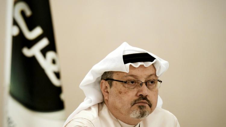 Jamal Khashoggi le 15 décembre 2014 lors d'une conférence de presse à Manama [MOHAMMED AL-SHAIKH / AFP/Archives]