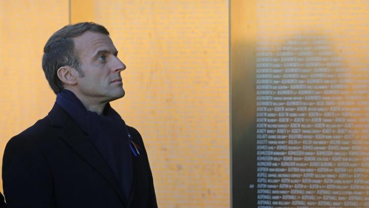 Emmanuel Macron devant le mémorial de l'"anneau de la mémoire" à Ablain-Saint-Nazaire, le 8 novembre 2018 [Ludovic MARIN / POOL/AFP]