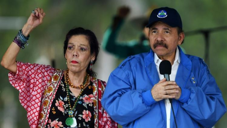Le président Daniel Ortega et sa femme Rosario Murillo, vice-présidente, lors d'un rassemblement de leurs partisans, le 7 juillet 2018 à Managua, au Nicaragua [Marvin RECINOS / AFP]