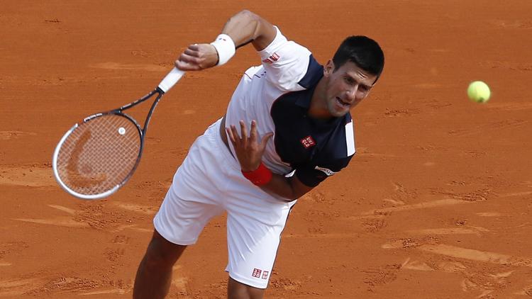Le Serbe Novak Djokovic sert face à l'Espagnol Albert Montanes au tournoi de Monte-Carlo le 15 avril 2014 [Valery Hache / AFP]