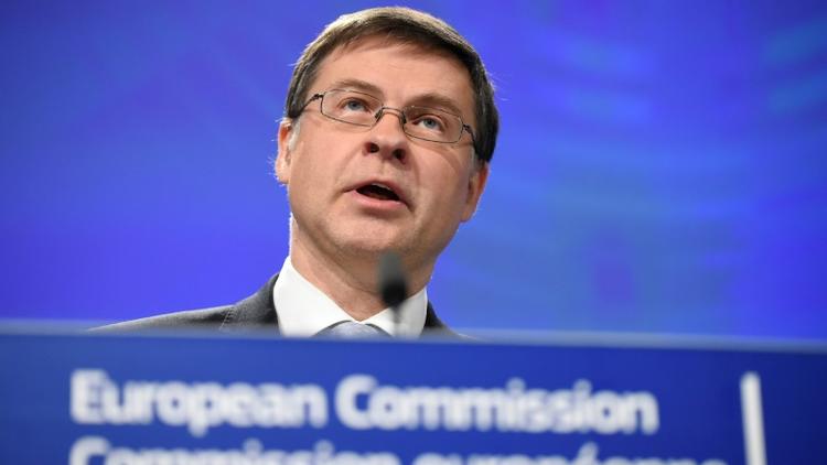 Le vice-président de la Commission européenne Valdis Dombrovskis lors d'une conférence de presse à Bruxelles le 21 novembre 2018 [JOHN THYS / AFP]