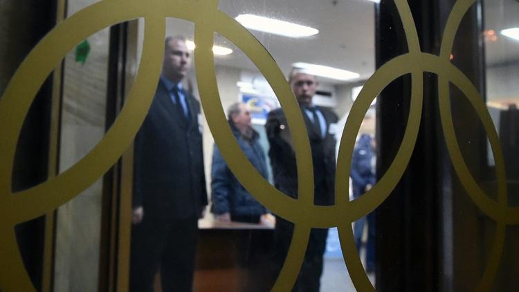 Security guards are seen through the glass window displaying the Olympic Rings at the Russian Olympic Committee building in Moscow on November 18, 2015. AFP PHOTO / KIRILL KUDRYAVTSEVSecurity guards are seen through the glass window displaying the Olympic Rings at the Russian Olympic Committee building in Moscow on November 18, 2015. AFP PHOTO / KIRILL KUDRYAVTSEV [KIRILL KUDRYAVTSEV / AFP]
