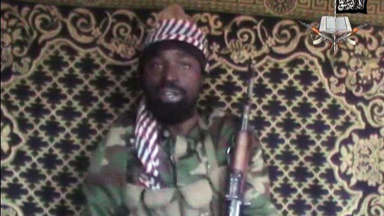Captude d'écran datant de décembre 2013 d'une vidéo obtenue par l'AFP, montrant un homme qui affirme être le chef de Boko Haram, Abubakar Shekau [ / Boko Haram/AFP/Archives]
