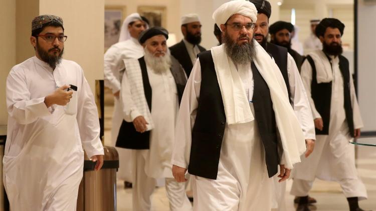 Des membres de la délégation des talibans arrivent à la conférence de dialogue interafghan à Doha, capitale du Qatar le 7 juillet 2019 [KARIM JAAFAR / AFP]