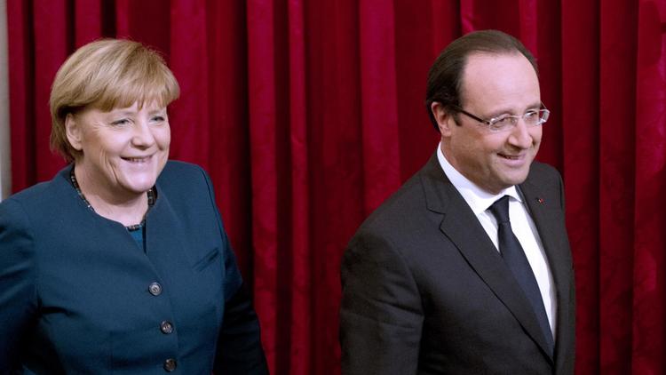 La chancelière allemande Angela Merkel et le président français François Hollande, le 18 décembre 2013 à l'Elysée, à Paris [Alain Jocard / AFP/Archives]
