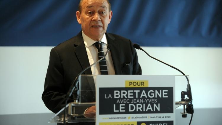 Le ministre de la Défense Jean-Yves Le Drian confirme le 16 octobre 2015 à Lorient (Morbihan) sa candidature à la présidence de la région Bretagne [FRED TANNEAU / AFP]