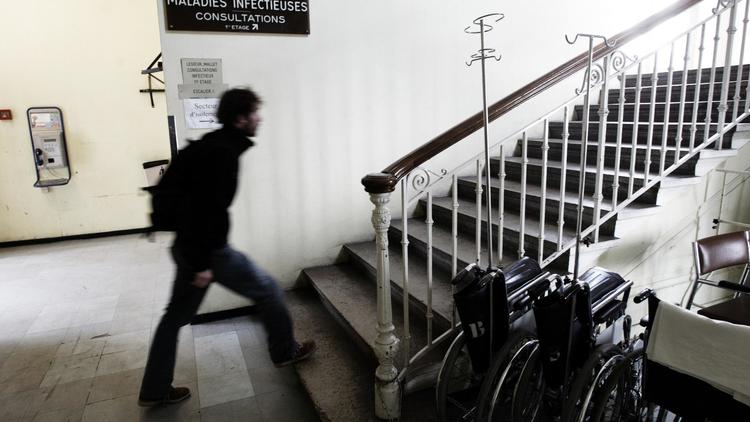 L'hôpital de la Croix-Rousse à Lyon est prêt à accueillir d'éventuels patients atteints du virus Ebola [Fred Dufour / AFP/Archives]