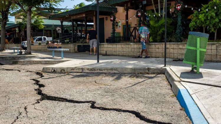 Une fissure, à Ponce, provoquée par l'un des tremblements de terre qui a frappé Porto Rico ces derniers jours [Ricardo ARDUENGO / AFP]